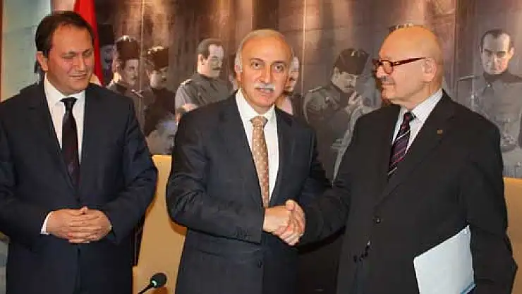 HAYIRSEVERDEN EĞİTİME YÜZDE YÜZ DESTEK