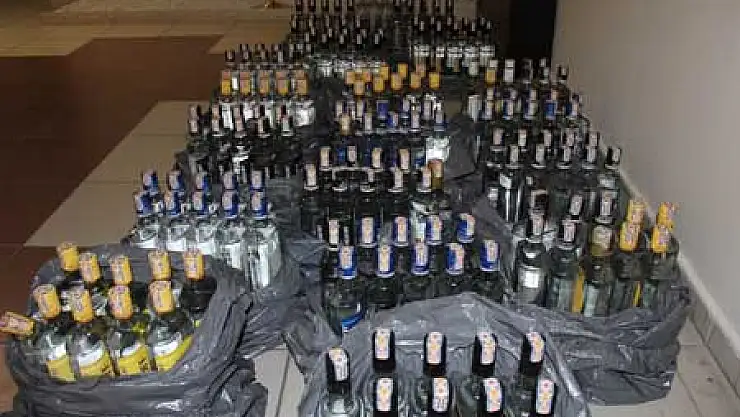 Otomobilde 198 Şişe Kaçak İçki Ele Geçti