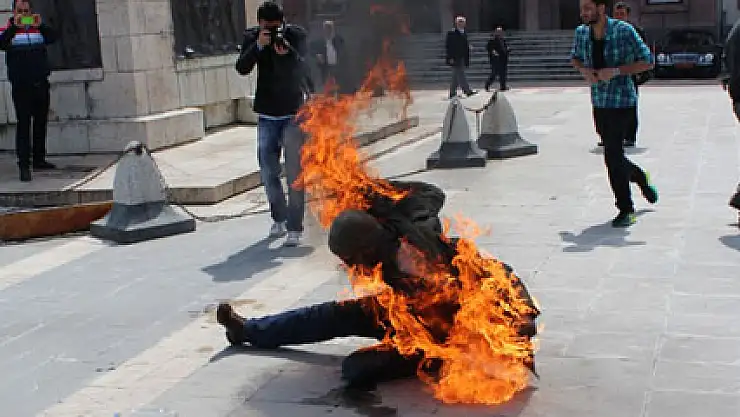 Borcu yüzünden kendini yaktı