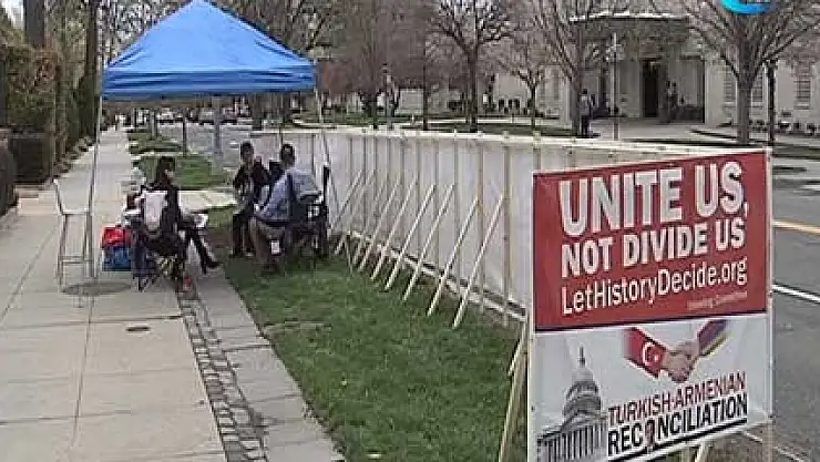 Ermenilere karşı büyükelçilik önünde nöbet