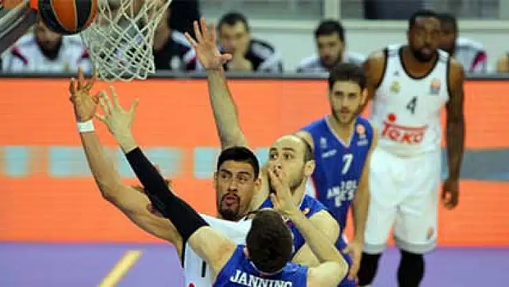 Anadolu Efes, Real Madrid'i devirdi!