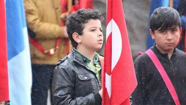 Kar altında 23 Nisan