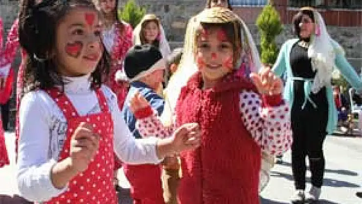 Büyükşehir Belediyesi'nden Miniklere Eğlence