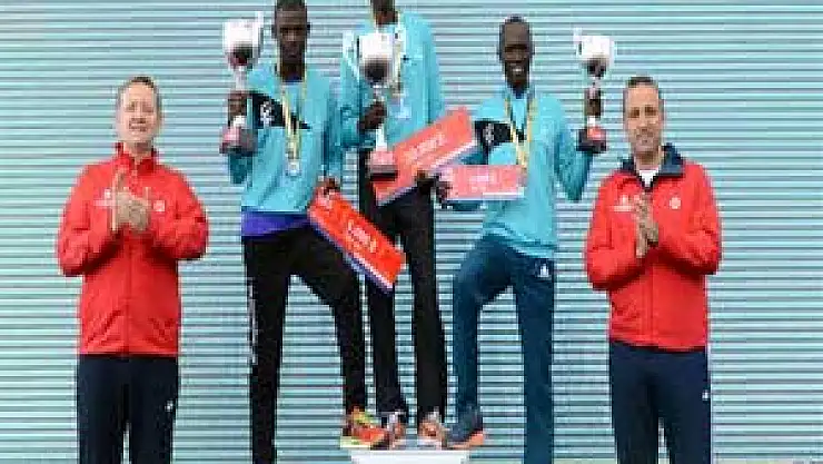 Maratona Kenyalı atletler damga vurdu