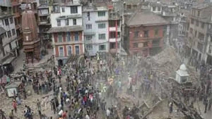 Nepal'de ölü sayısı 2 bine yükseldi