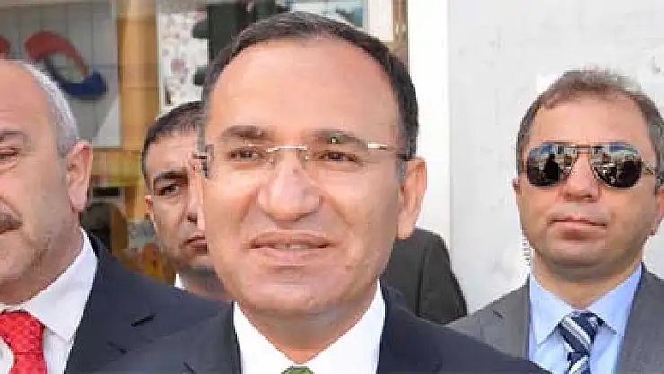 Bekir Bozdağ: 'CHP, DHKP-C ve sol örgütlerle kol kola geziyor.'