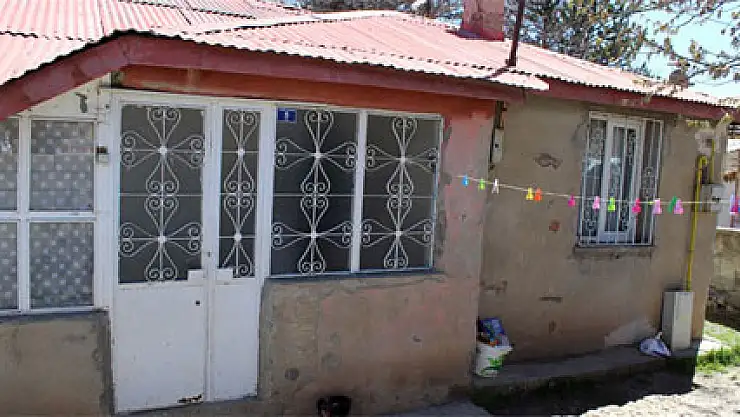 Bohçacı diye girip bıçaklandılar