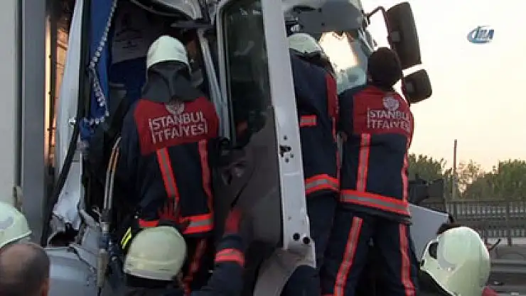 Beylikdüzü'nde zincirleme TIR kazası: 3 yaralı