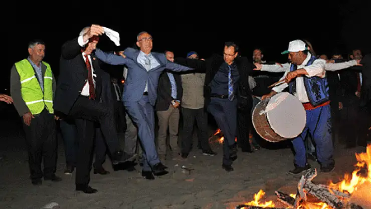 Başkan Yılmaz Şenlik Halayına Katıldı