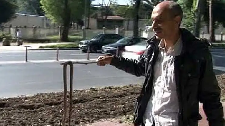 Öldürdüğü yılanla Beşiktaş'ta tur attı