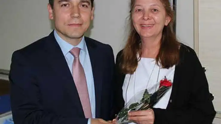 MEHEL'DEN HEMŞİRELERE ÇİÇEK