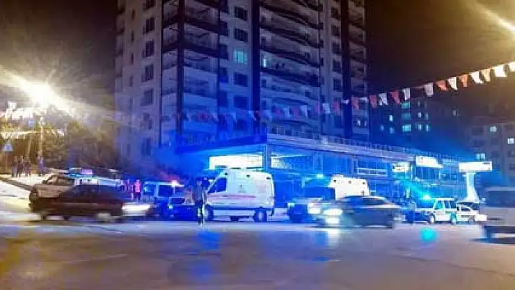 Eşini ve kayınvalidesini bıçakladı, kendisini 12'inci kattan attı