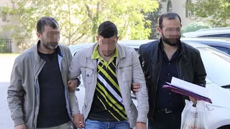 Parkta Bonzai İle Yakalandı