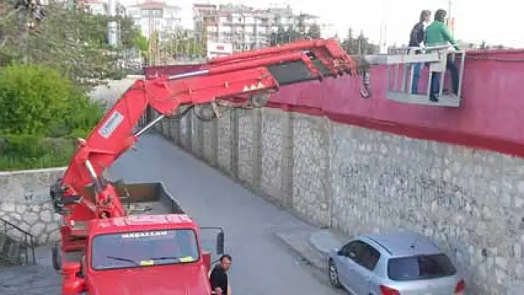 Vinç kiralayarak maç izlediler