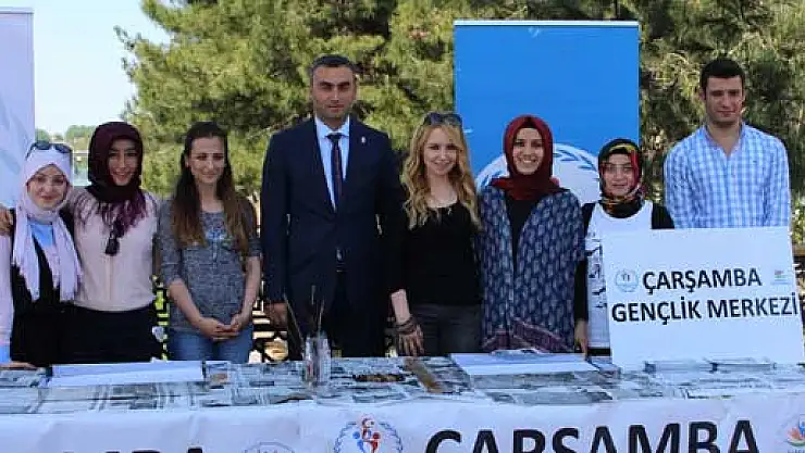 Gençlik Merkezinden tarihi köprü de Ebru sanatı