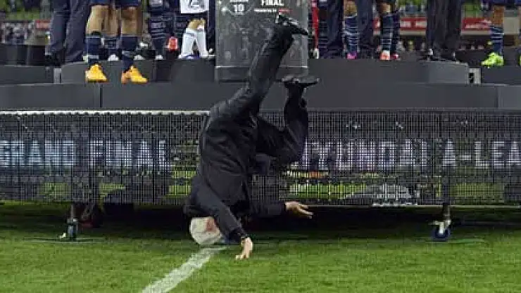 Avustralya Federasyon Başkanı yere böyle çakıldı