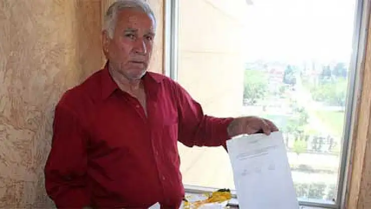 Cep telefonu beklediği paketten parfüm ve seccade çıktı