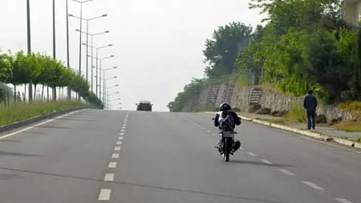 Motosiklet Sürücüsü Görenleri Hayrete Düşürdü