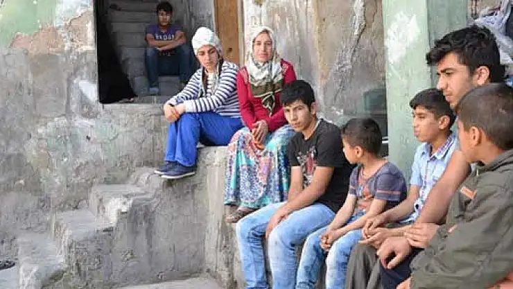 Önce babaları öldü sonra anneleri terk etti