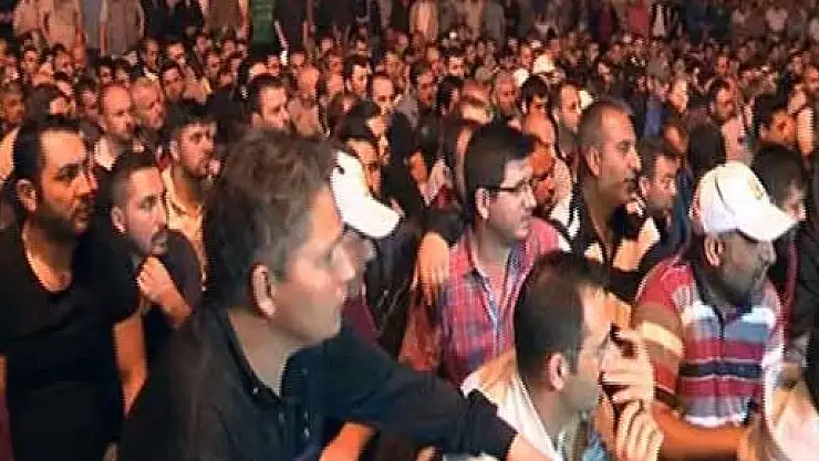 Renault fabrikası işçileri eyleme devam kararı aldı