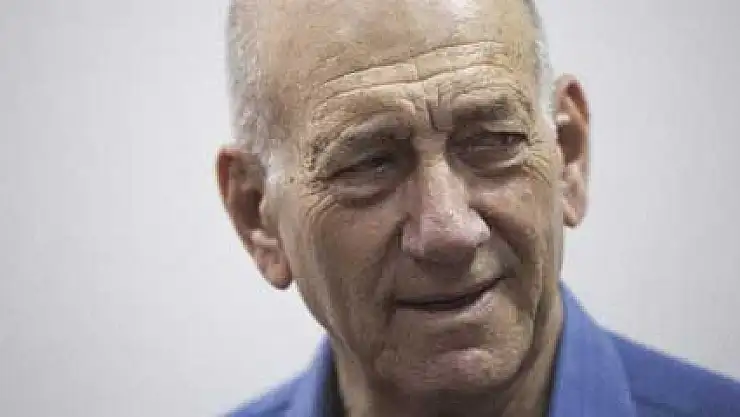 Eski İsrail Başbakanı'na hapis cezası