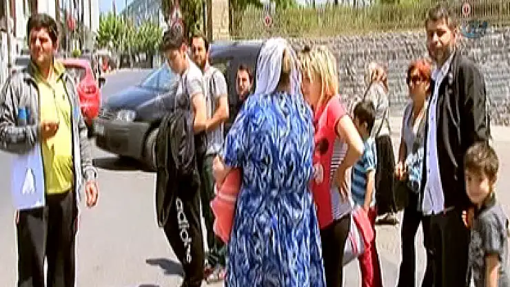 Kucağında çocuğu varken öldürdüler!