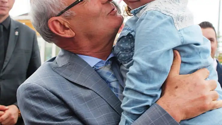 Başkan Yılmaz'dan Başarılı Öğrencilere Tablet Jesti