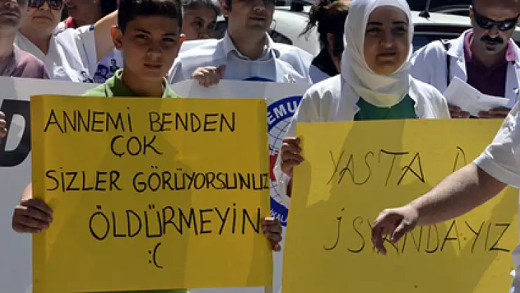 11 yaşındaki Yavuz'dan protestoya damga vuran döviz