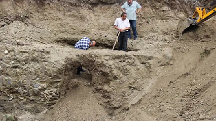 İnşaat kazısı sırasında tarihi mezar bulundu