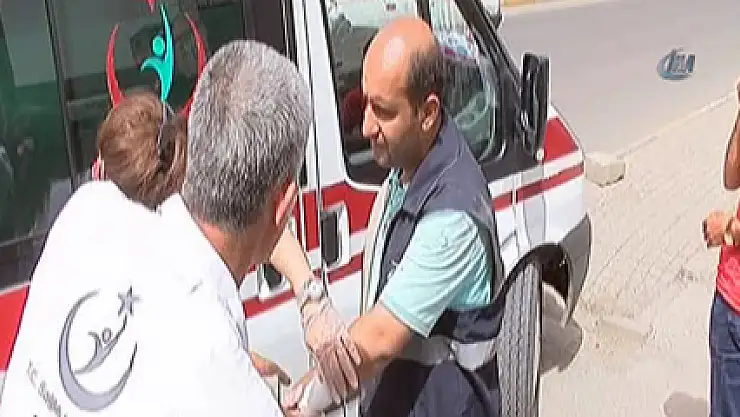 Yıkıma gelen 4 zabıtayı hastanelik ettiler