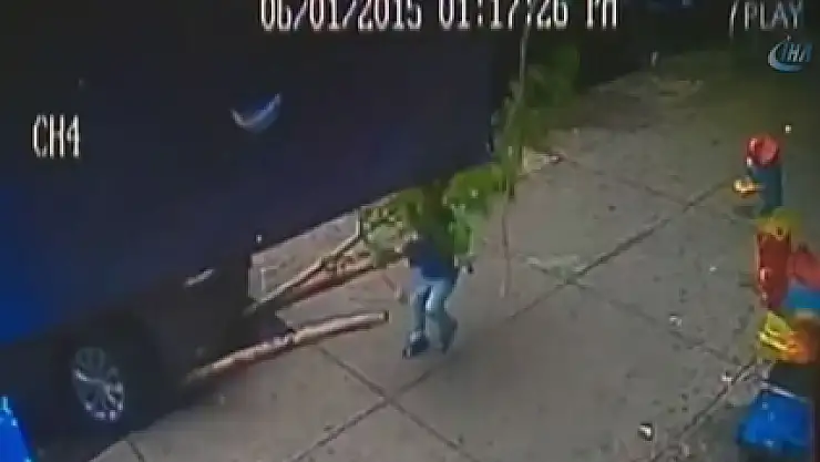 Arabanın altında kalan 3 yaşındaki çocuk sağ kurtuldu