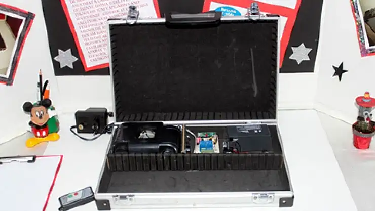 Öğrenciler kapkaçı önleyen çanta tasarladı