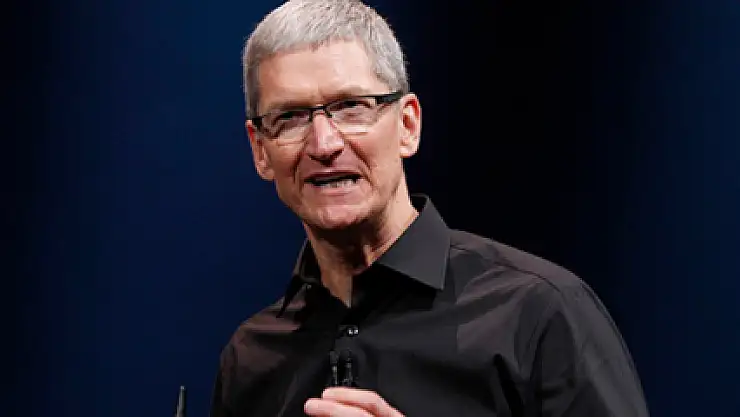 Tim Cook, Facebook ve Google'ı yerden yere vurdu!