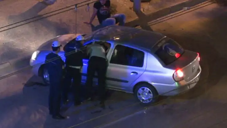 Polis kaçmak isteyen alkollü sürücüyü son anda durdurdu