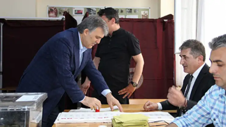 Abdullah Gül: 'Millet artık kararını veriyor'