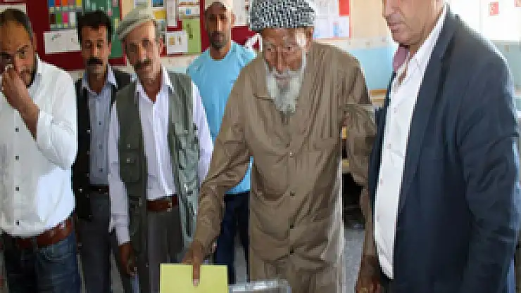 İşte Türkiye'nin en yaşlı seçmeni Mehmet Esen!