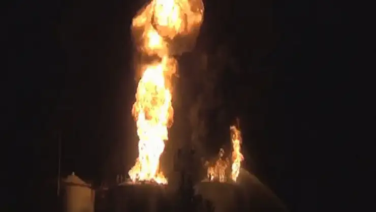 Ukrayna'da yakıt depolama tesisi alev alev yandı