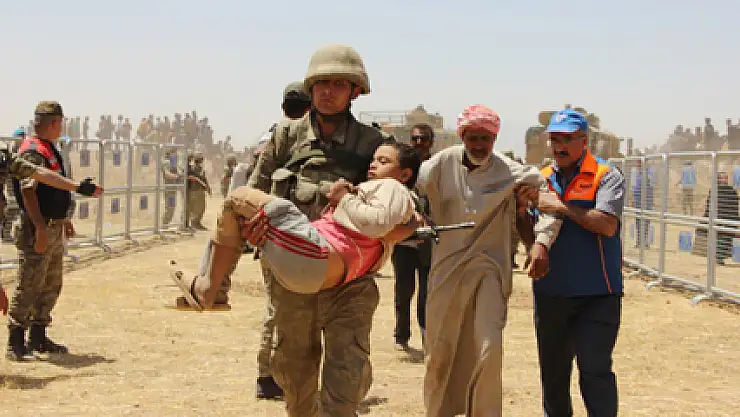 Bombardımandan kaçan Suriyeliler Türkiye'ye sığınıyor