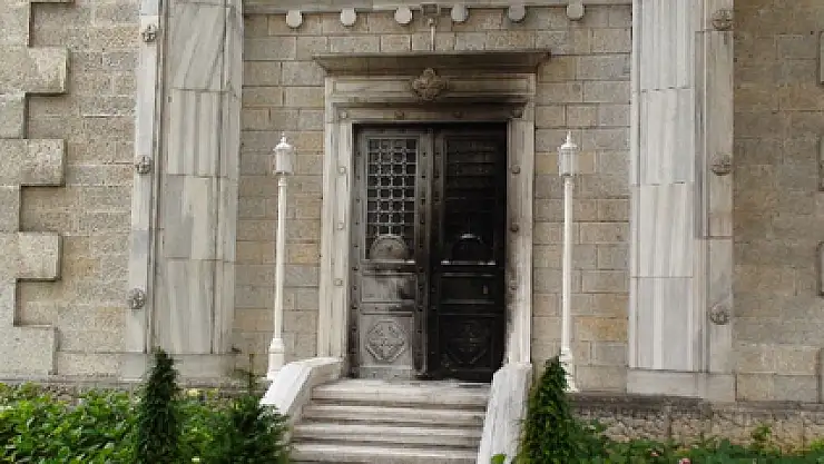 'Mesih'im' deyip kilisenin kapısını ateşe verdi