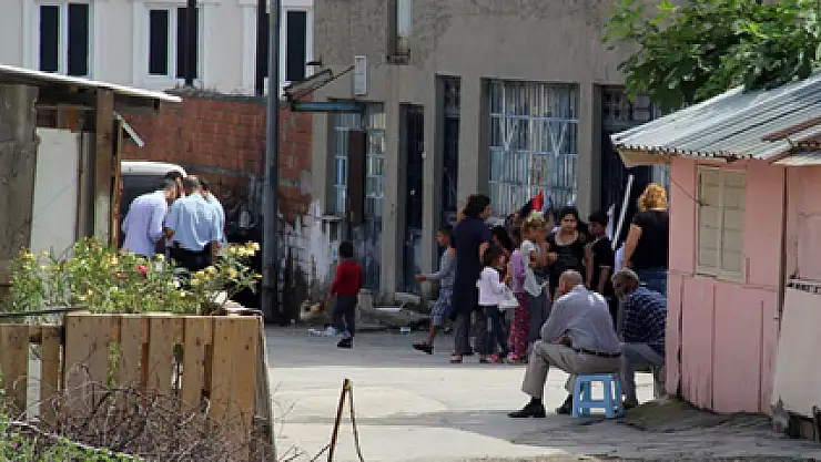 2 aylık bebek annesinin koynunda can verdi