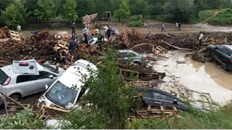 Kocaeli'deki sel anı cep telefonu kamerasında!