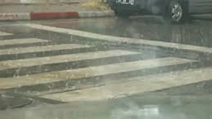 SAMSUN'DA YAĞMUR HAYATI FELÇ ETTİ, SEL UYARISI