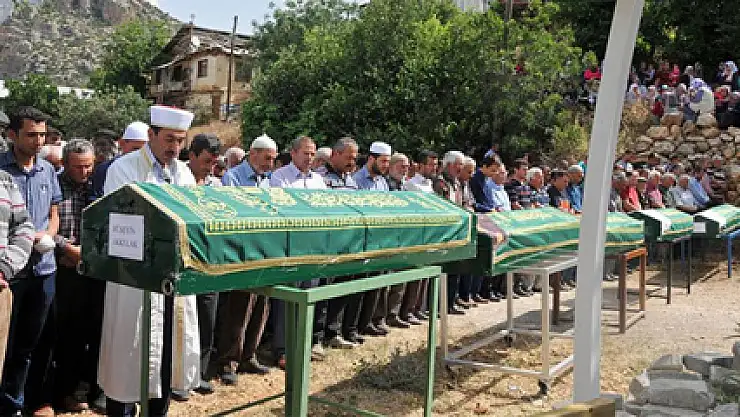 Ermenek'te öldürülen beş kişi toprağa verildi