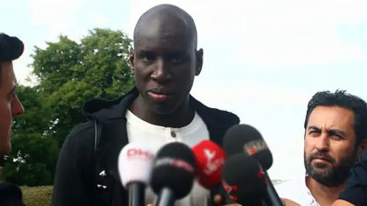 Demba Ba resmen Çin'de