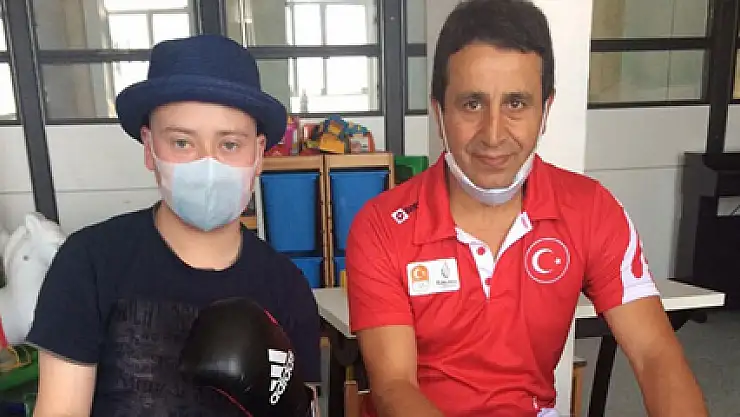 Lösemi hastası gence boks tedavisi