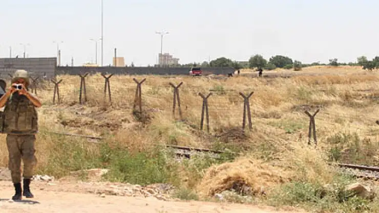 Sınıra mayın döşeyen IŞİD'liler ilk defa yakından görüntülendi