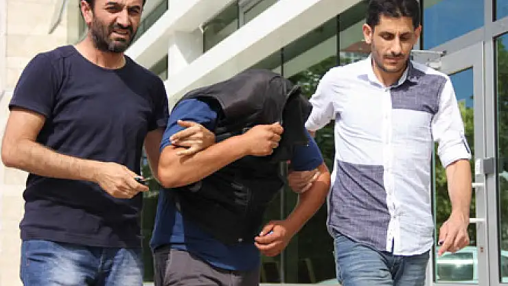 YALITIM YAPARKEN GİRDİĞİ EVDEN ALTIN VE PARA ÇALDI