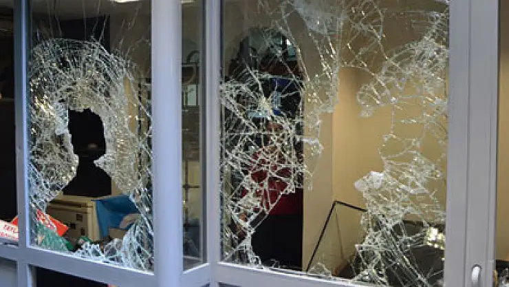 Tayland Fahri Konsolosluğu'na yapılan saldırının izleri gün ağarınca ortaya çıktı