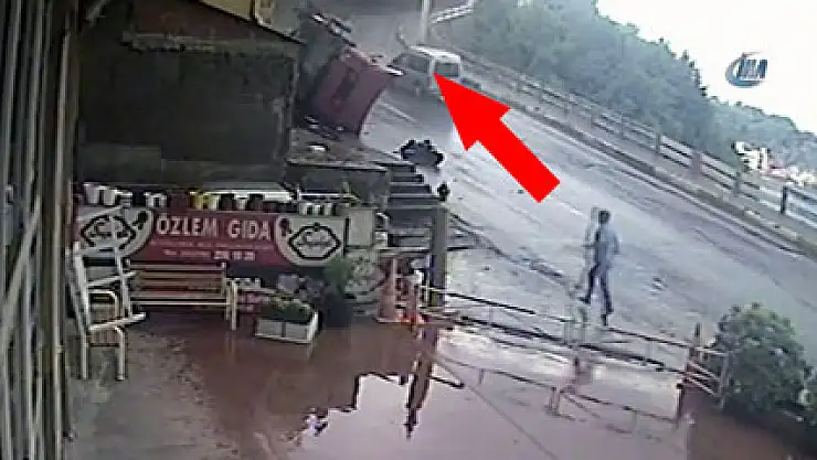 TIR duvara böyle tosladı!