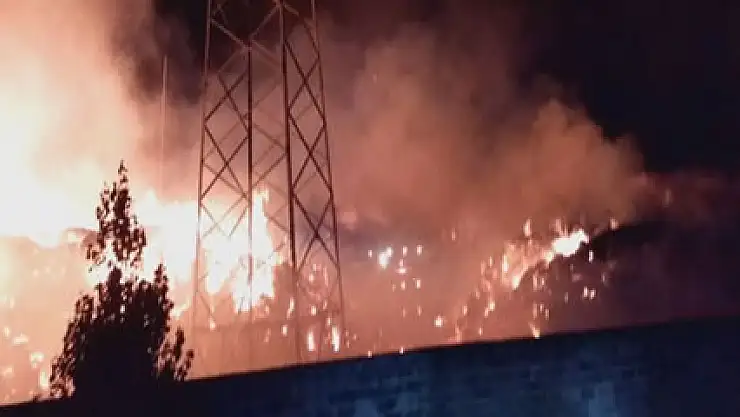 İzmir'de fabrika yangını devam ediyor